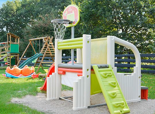 Spielplatz Appartements in Dębina