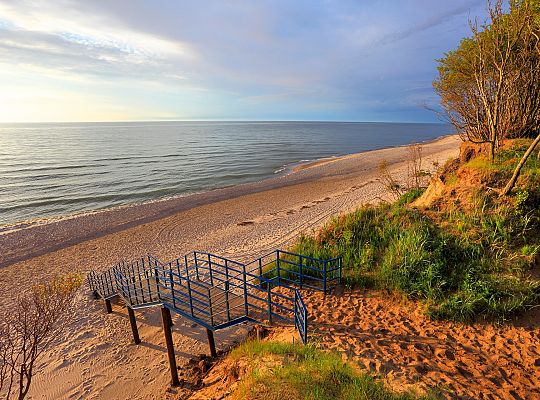 Abstieg zum Strand von Dębina